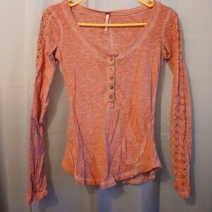 FREE PEOPLE Shell Lace Henley T-shirt Top XS Pink Scoop neck blouse Boho LS